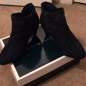 Beautiful pair of navy and have black booties too